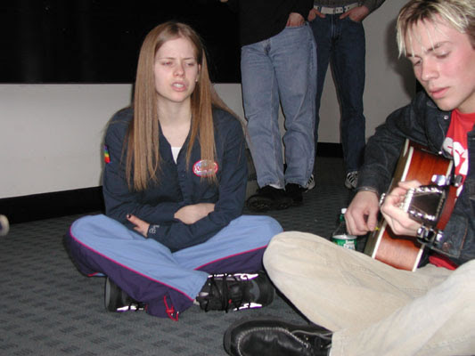 Avril Lavigne Without Makeup. Avril Lavigne – What The Hell