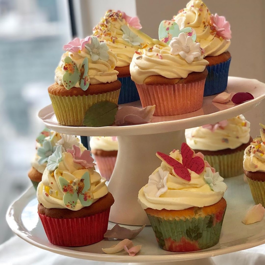 パッションフルーツのカップケーキ クリナップキッチン大阪 いけ花