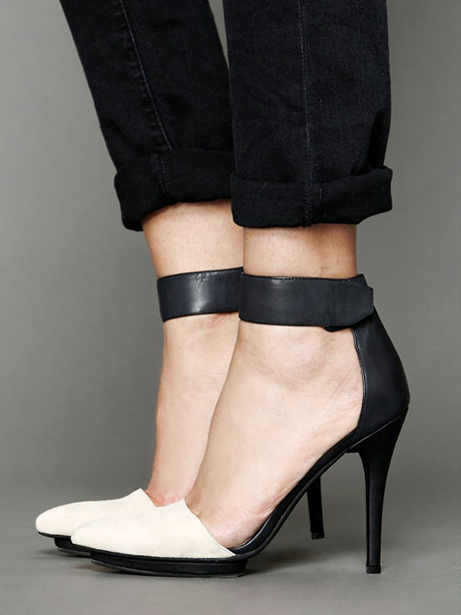 LE FASHION BLOG SHOE CRUSH TWO TONE BLACK WHITE LEATHER SUEDE HEELS JEFFREY CAMPBELL SOLITAIRE HEELS EXCLUSIVE FOR FREE PEOPLE BLACK LEATHER ANKLE STRAP WHITE POINTED CAP TOE CROPPED ROLLED BLACK JEANS DENIM