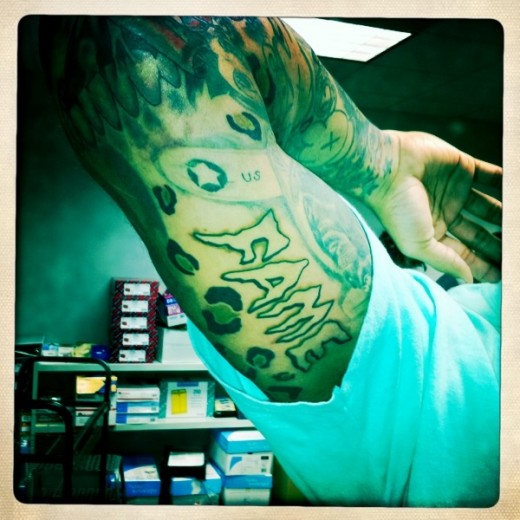 Chris Brown has gotten yet another tattoo. This time the singer/songwriter 