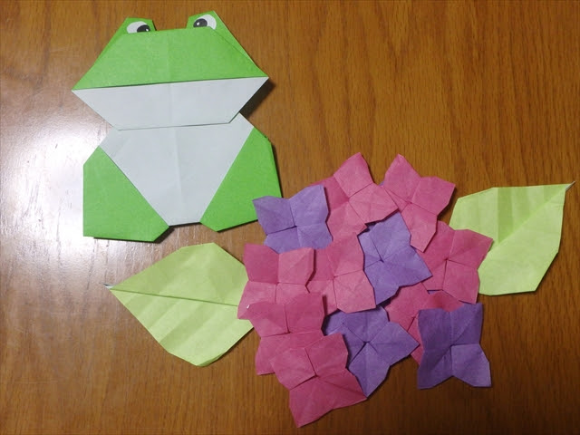 6月の工作で高齢者施設の壁飾り 折り紙で紫陽花の作り方