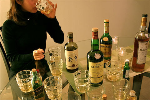 女性のみなさん ウイスキーの 飲まず嫌い になってない ウイスキー好きが支えるウイスキー人気ウイスキー人気はホンモノか 現場潜入レポート フードリンクニュース