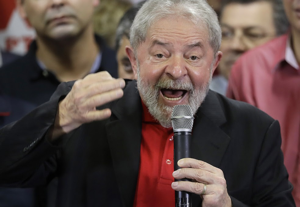 Lula foi condenado por corrupção passiva e lavagem de dinheiro. Ele discursou em SP um dia após a divulgação da sentença (Foto: Andre Penner/AP)