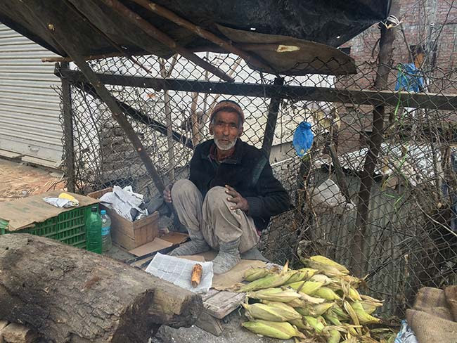 Kokernag-Human-Rights-Story-Corn-Seller-at-Raj-Bagh