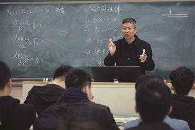 如今高校教师素质令人堪忧 发布不当言论 网友 要提高选拔标准 刘川