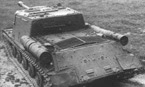 Suporte de artilharia autopropulsada ISU-122S.  Vista traseira - para o lado esquerdo.