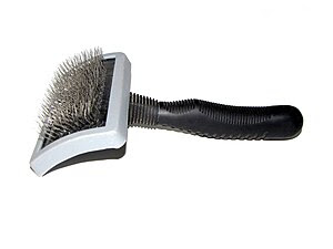 English: A dog brush used to remove loose hair...