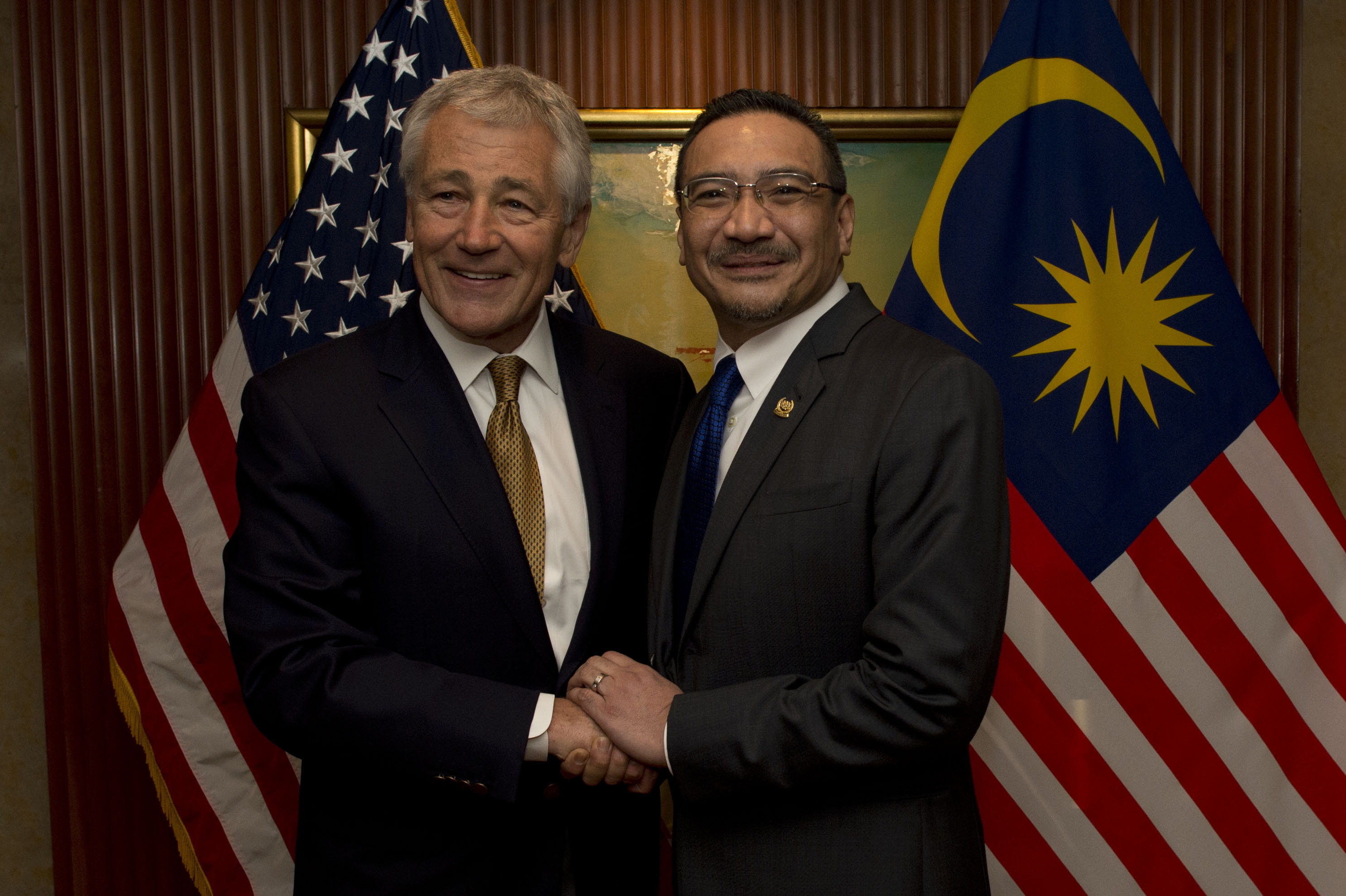http://upload.wikimedia.org/wikipedia/commons/e/ee/Secretary_of_Defense_Chuck_Hagel_shakes_hands_with_Malaysian_Minister_of_Defense_Hishammuddin_Hussein.jpg