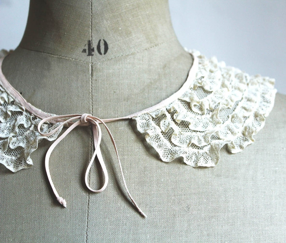 Lily's collar - Vintage french lace collar