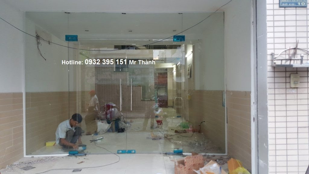 cửa kính hồ chí minh