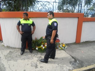 Decomisan flores por venta ilegal en las afueras del Cementerio Obrero