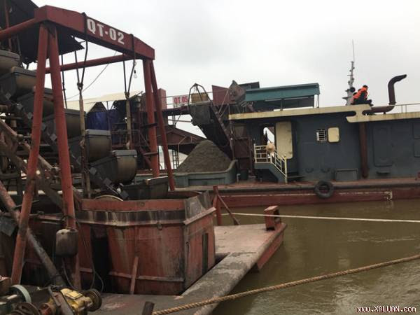  Tàu khai thác cát trái phép của Công ty Quảng Tây bị tạm giữ.