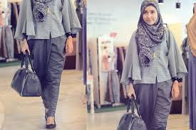 Model Baju Kerja Wanita Hijab Modern 2016 yang Makin Elegan