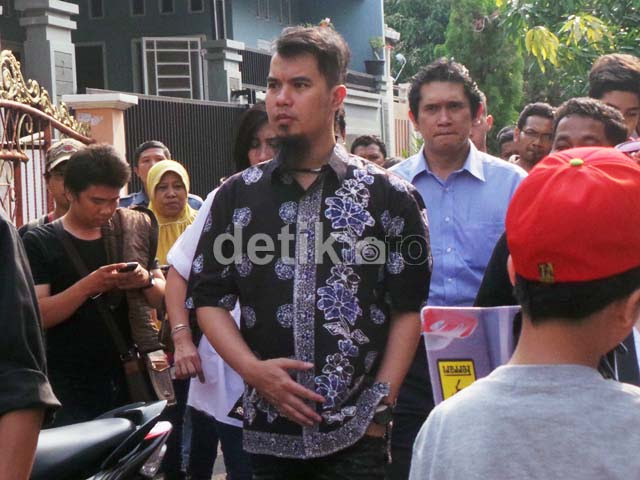  Ahmad  Dhani  Kunjungi Keluarga Korban Kecelakaan TONNSCOMP