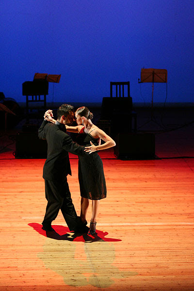 Tango show at Tanzhaus in Dusseldorf. Copyright: Henrik Eriksson (henrik@floyfloy.se). The photo may not be published elsewhere without written permission.
