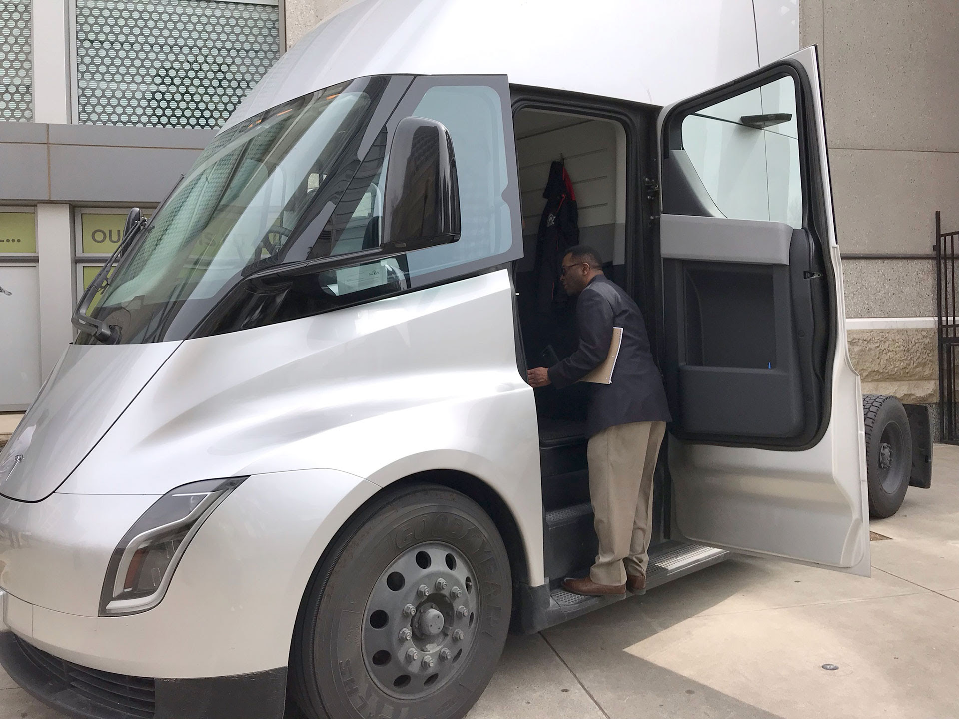 Tesla Semi Truck's rare interior pictures emerge from ...