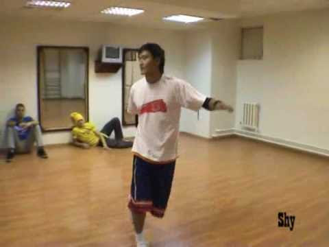 bboy Shy (Post Scriptum crew) vs bboy SJ (Connection crew) at Sakhalin ABC 2009