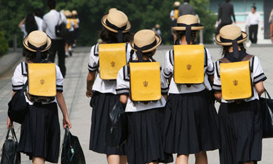 Children-walk-on-way-back-7.jpg