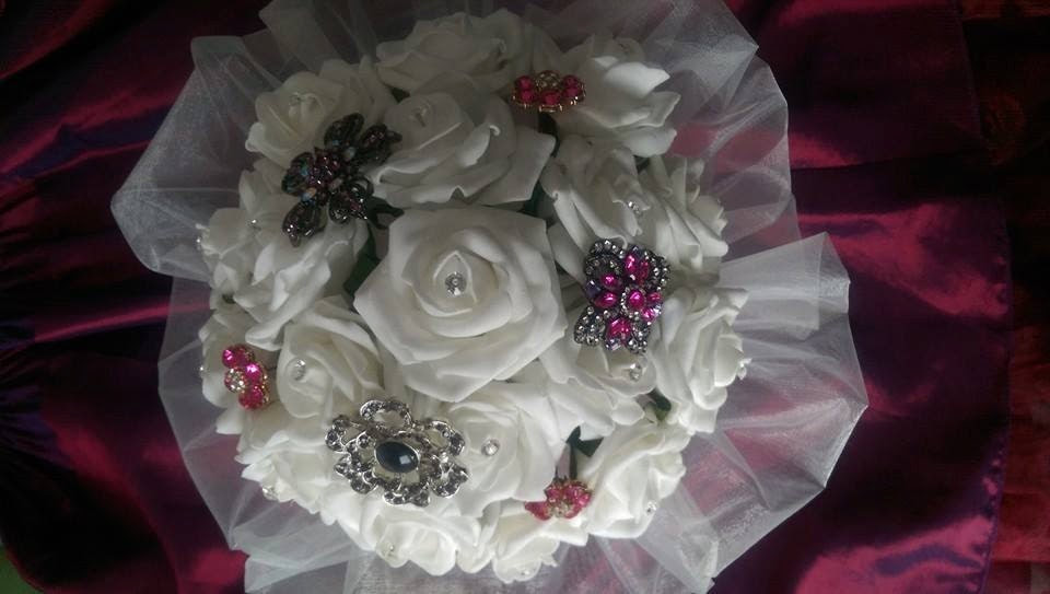 Bridal bouquet posy vintage brooch design rose pink ivory rose wedding