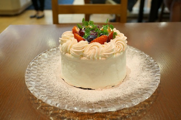 ケーキのようなかき氷にビックリ 南堀江のミスベリーで苺のデコ氷を堪能してきました スイーツレポーターちひろのおいしいスイーツセレクション
