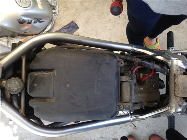 Vtr250 エアフィルター交換とプラグ交換