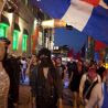 Pour une 75e soirée consécutive hier, quelques centaines de personnes ont marché dans les rues du centre-ville de Montréal. 