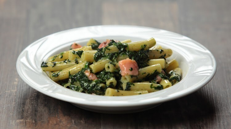 Farfalle e spinaci con salmone affumicato: le Vostre ...