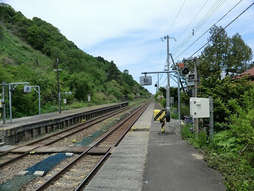 昔の珊瑚礁と今 函館本線 石谷駅