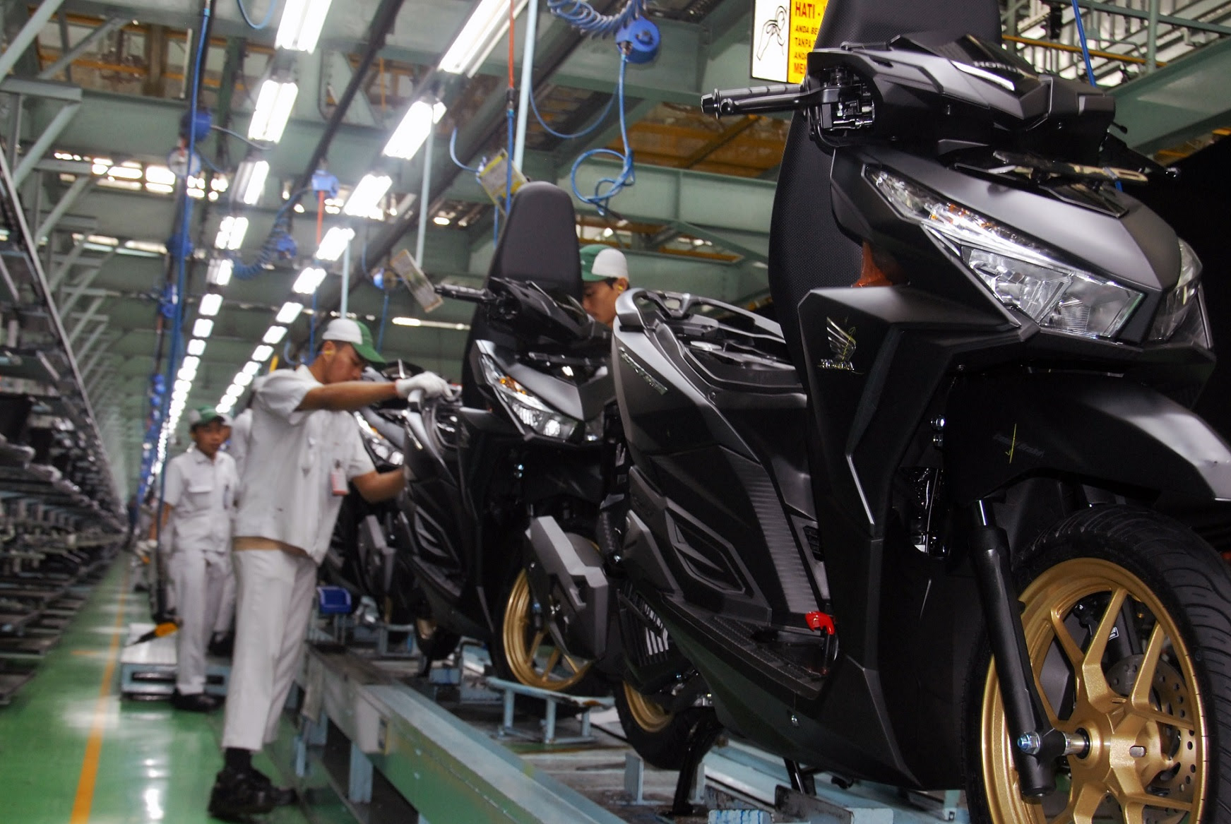 Velg Emas Di FaceLift New Honda Vario 150 Vario 125 Peroleh