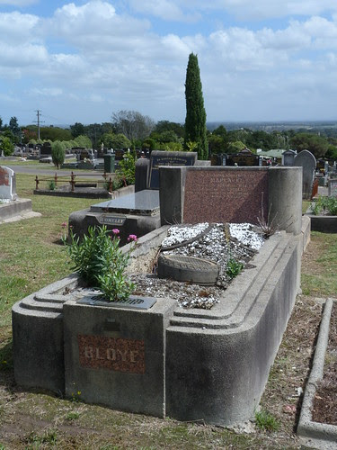 Moe Public Cemetery