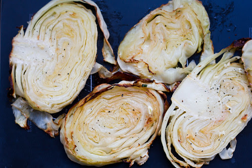 Garlic-rubbed roasted cabbage steaks. Ahjus küpsetatud kapsaviilud.