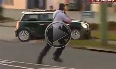 mini cooper avoids spike strips  police