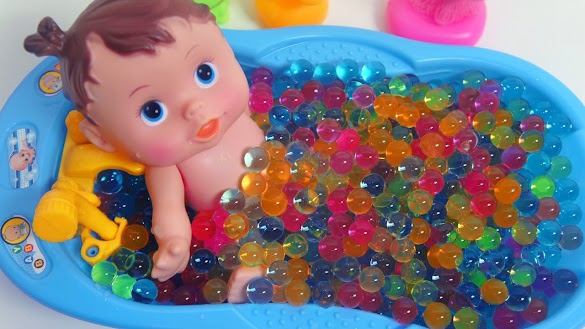How To Give Baby A Bath Without Bathtub : Top 10 Best Baby Bath Tubs In 2020 - If you don't have access to running water, you can use baby or body wipes to wipe down your body in lieu of a bath or shower.