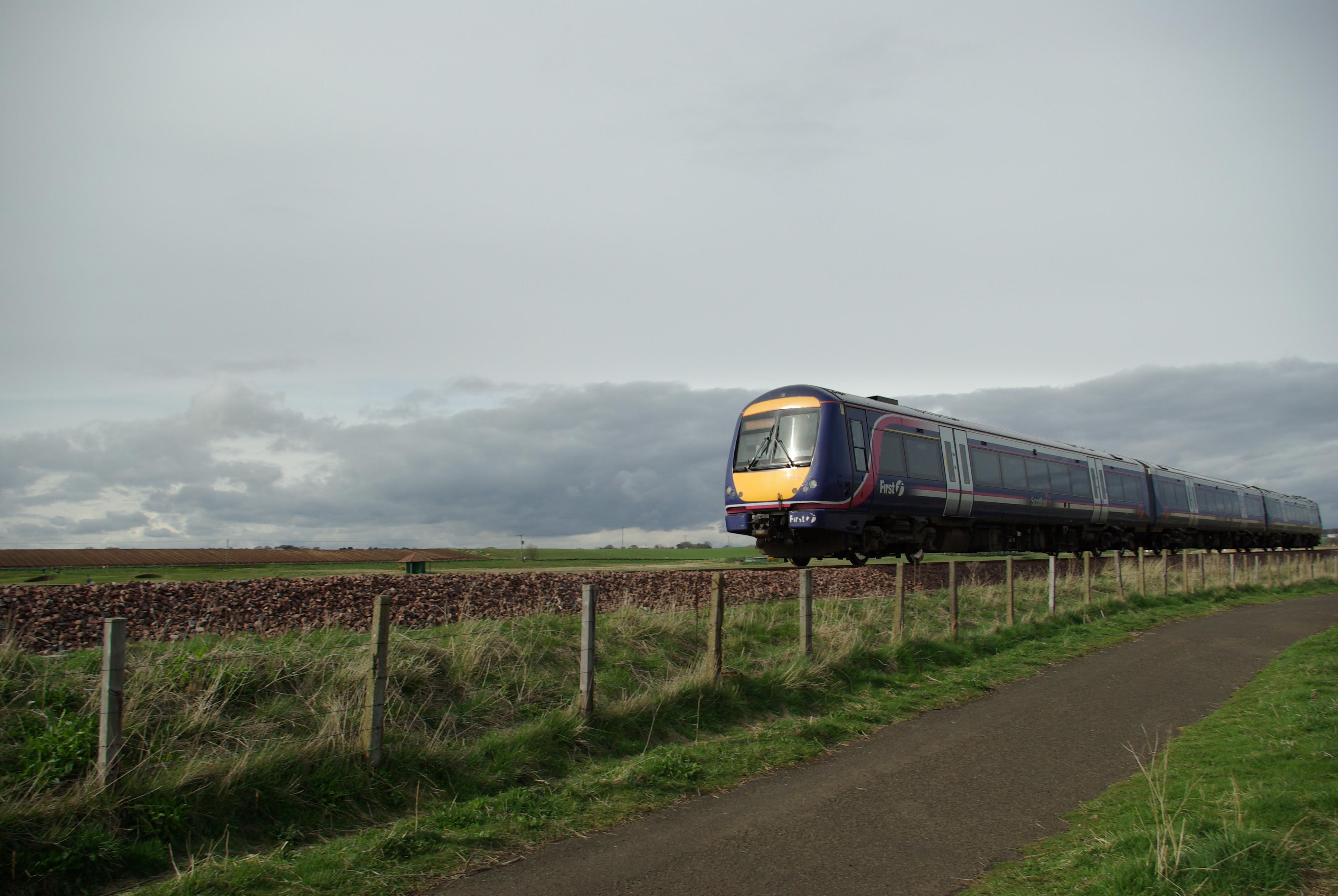 File:First SCOTRAIL Class 170 train by Nick.JPG - Wikimedia Commons