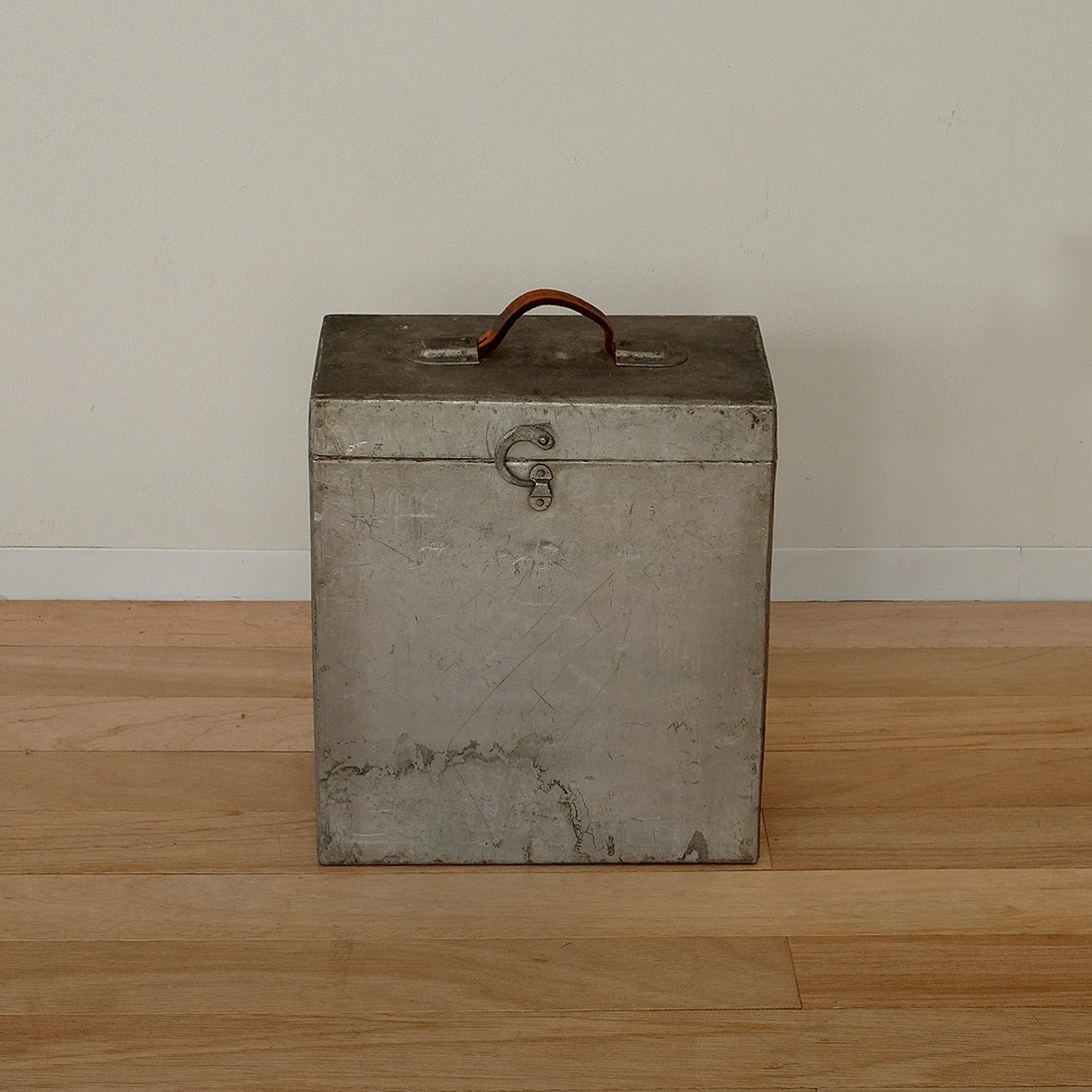 Sale 24 アルミ収納ボックス Stilicht Antiques