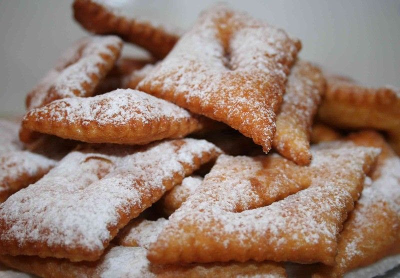 Les bugnes lyonnaises et les bugnes stéphanoises. Craquantes ou moelleuses ? - Du fond de mes casseroles