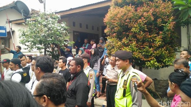  Rekonstruksi pembunuhan pasutri pengusaha garmen yang dibungkus bedcover, Senin (9/10/2017)