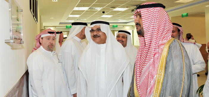 مدير جامعة الملك عبد العزيز يفتتح مبنى كلية الحقوق الجديد