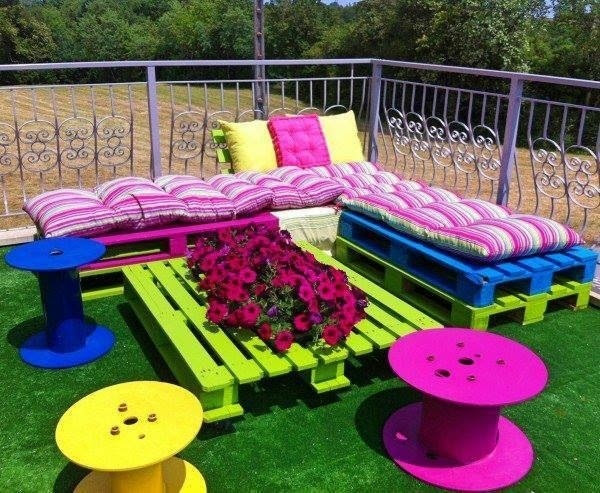 Garden Furniture Made From Cable Drums And Wood Pallets Actually ...