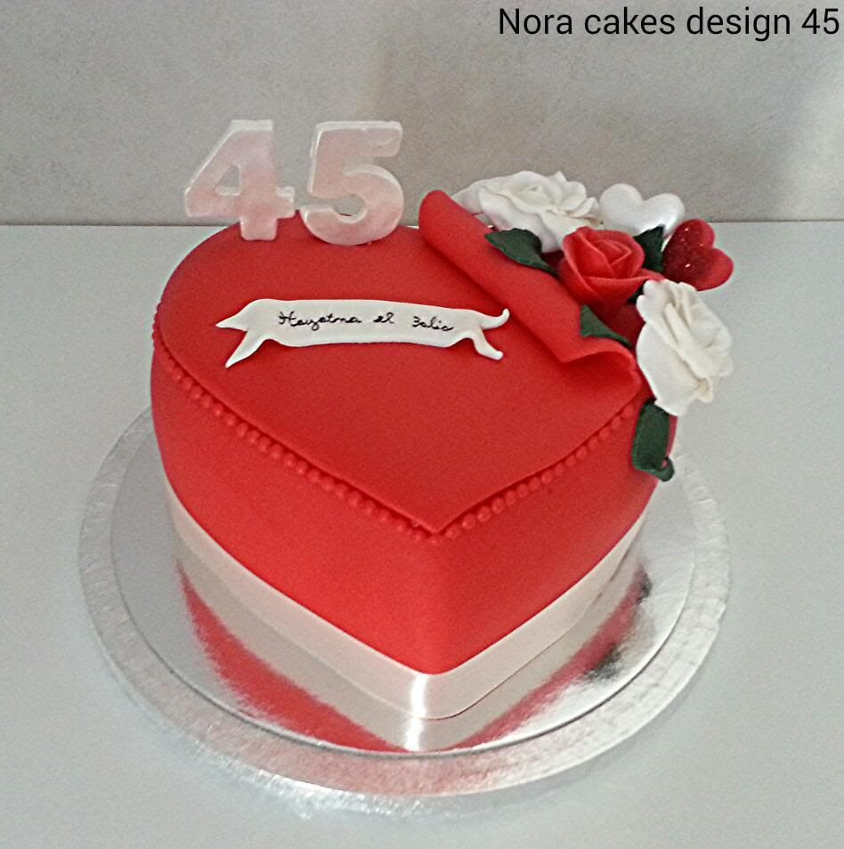 Gateau En Forme De Coeur Pour Une Maman En Or Nora Cakes Design 45
