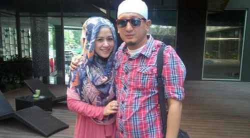 Foto: Ini Harta Gono-Gini Yang Didapat Shinta Tanjung Pasca Bercerai Dari Zacky Mirza, Yakin Adanya 'WIL' http://ift.tt/20kt43r - Berita Terkini Zacky Mirza Terbaru Hari Ini -Yakin Adanya 'WIL', Ini Harta Gono-Gini Yang Didapat Shinta Tanjung Pasca Bercerai Dari Zacky Mirza – dan Zacky Mirza membina rumah tangga selama 6 tahun. Namun sayang, rumah tangga yang pernah mereka bina sudah bubar. Majelis hakim Pengadilan Agama Depok, Jawa Barat, sudah menjatuhkan vonis cerai Shinta dan Mirza, Selasa (17/1).