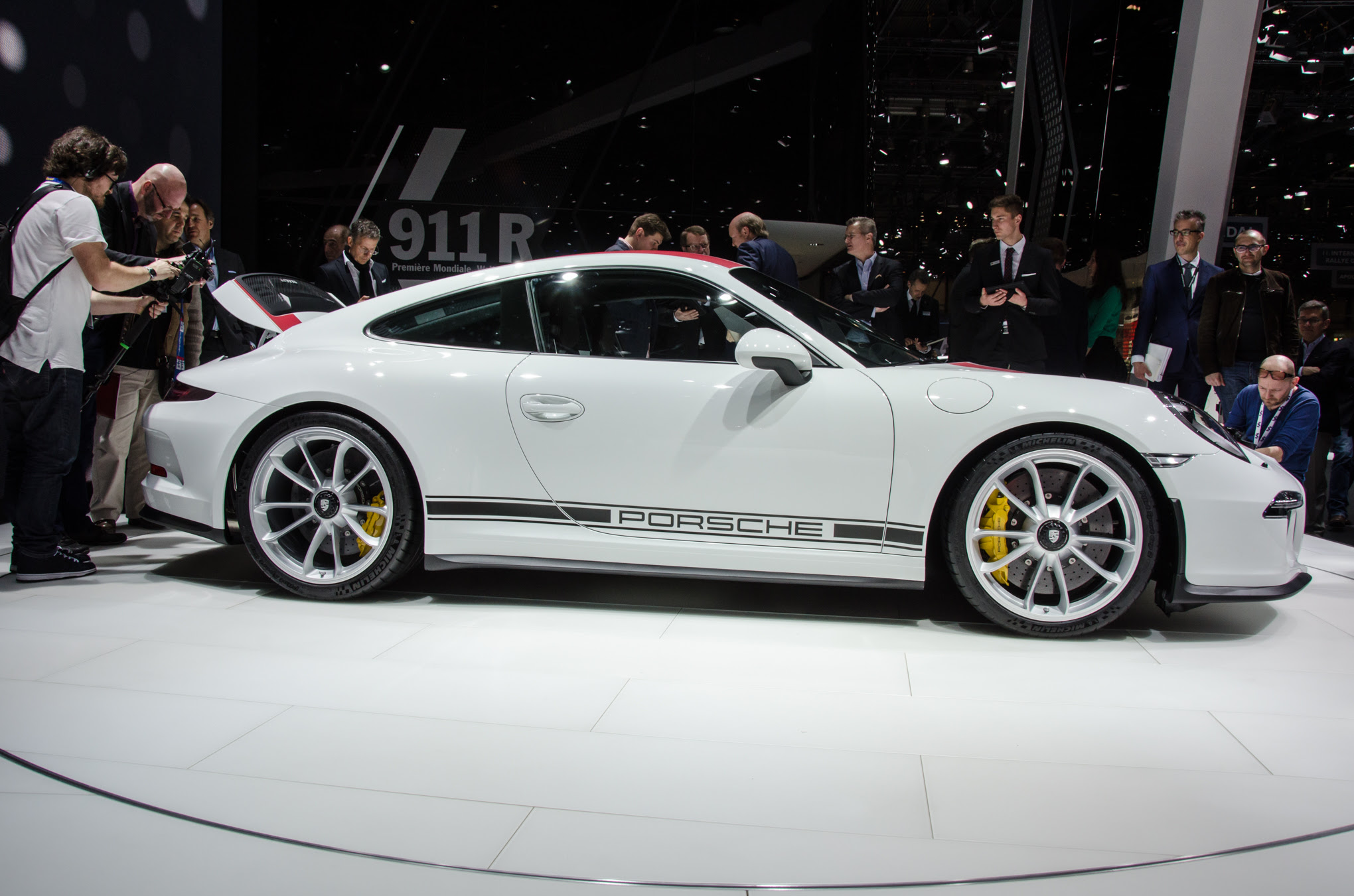 2016 Porsche 911 R rear side angle