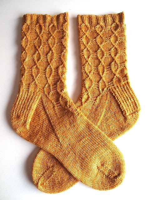 Hex socks made with Wandering Cat Yarns Alley Cat BFL-English Toffee-