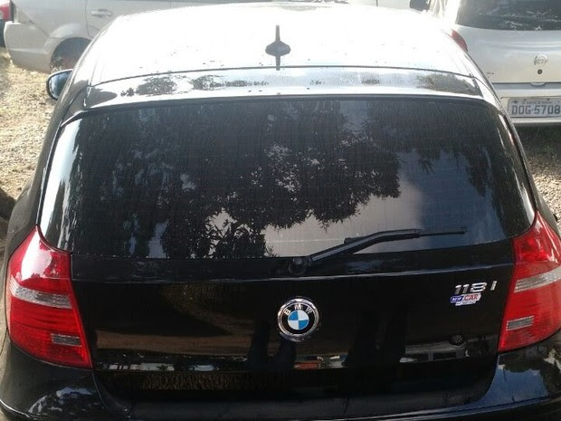 BMW foi apreendida com um dos suspeitos (Foto: Divulgação/MP)