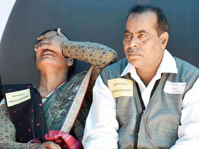 रिहा होगा रेपिस्ट, फूट-फूट कर रोने लगीं निर्भया की मां