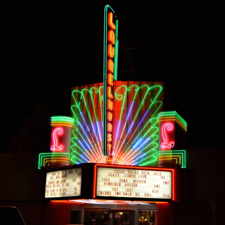 DSC_0770p_laurelhurst_theater_neon