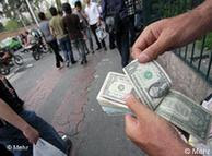 Titel: Iran Finanzkrise Geldwechsler

Beschreibung: Ein Geldwechsler zählt US-Dollar auf der Ferdowsi Straße in der Hauptstadt Teheran. (Iran Währung Geld)

Lizenz: Mehr