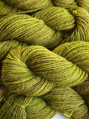 34oz variegated BFL dyed with color Key Lime, total of 1,327yds-worsted weight yarn-chain plied