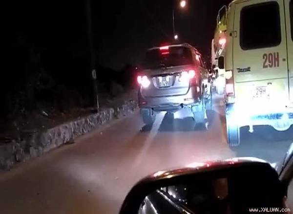 Xe 7 chỗ chạy ngược chiều, lấn làn và cái kết không thể xấu hổ hơn