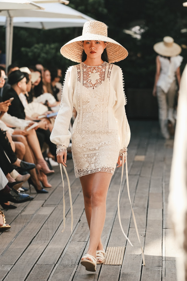  Dưới sự rực nắng, hàng trăm khách mời, chương trình Khang Gia Lâm sẽ thấy những phút cuối cùng - ảnh 24 "title =" dưới ánh mặt trời cháy, hàng trăm khách mời, chương trình Khang Gia Lâm sẽ thấy những phút cuối cùng - ảnh 24 "rel =" lightbox "PHOTOID =" 189fc500-114c-11e7-a48a-dbad8d85c3e0 "type =" ảnh "style =" max-width: 100%; "dữ liệu ban đầu =" http://ift.tt/2mHFjMa trinhkimdien-3111-1490440372390.jpg "width =" "height =" "> </div> <div class=